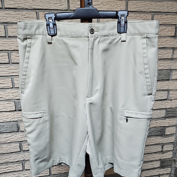 Izod Golf Shorts Sz 33 Khaki Color Performx Golf - Picture 1 of 9